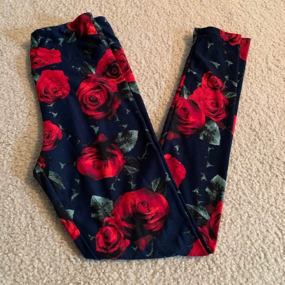 LuLaroe Red Rose O/S Leggings